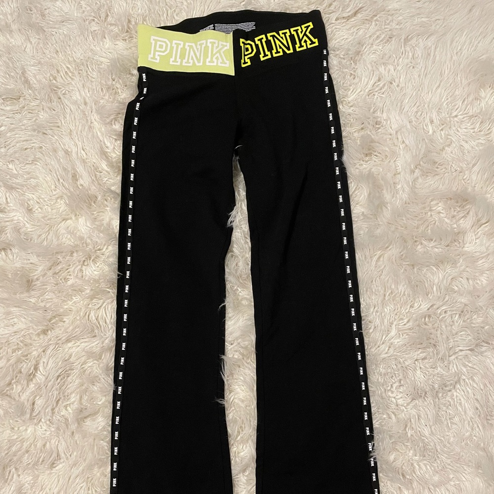 NWOT Victoria Secret PiNK black yoga pants size small